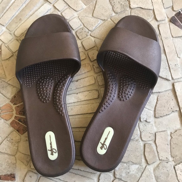 🌈OKA-B Comfy Flip Flops - Picture 1 of 4